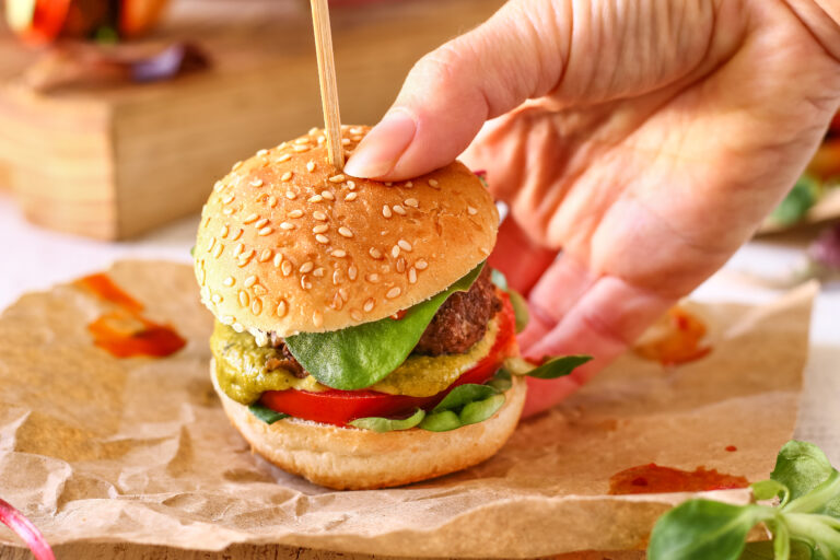 mini-burger-sliders-with-sweet-chili-and-pesto
