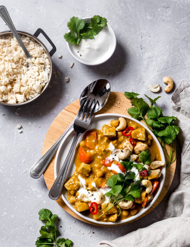 vegan-tofu-chickpea-and-mango-curry-served-with-fresh-coriander-chili