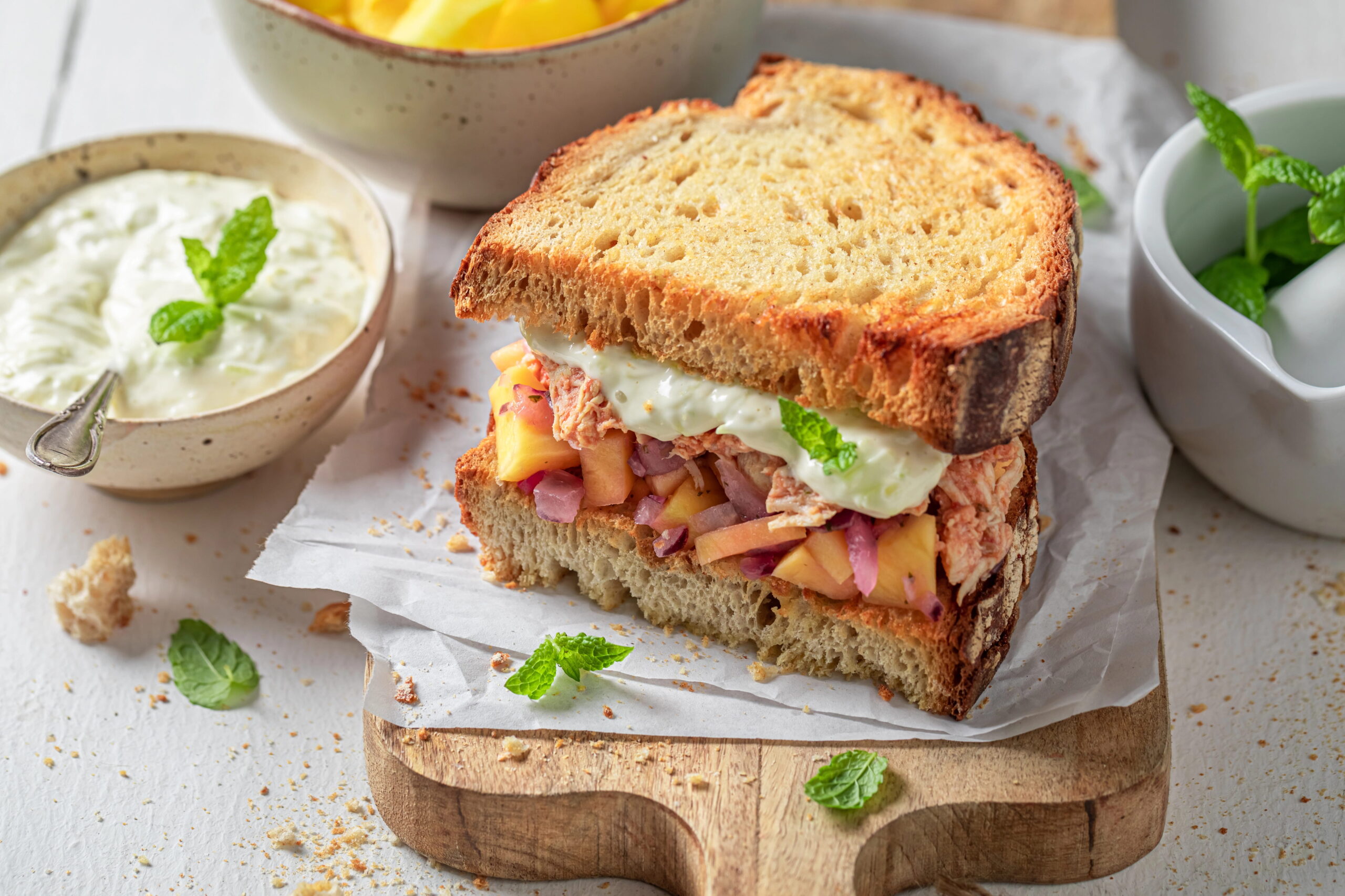 Chicken sandwich with sauce